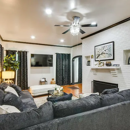 Updated Greenwood Cottage Apt Less Than 1 Mi To Dtwn!